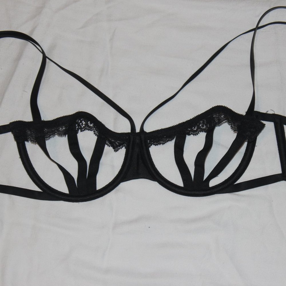 Victoria's Secret Very Sexy Caged Bra - Picture 11 of 13